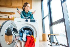 چرا بدنه لباسشویی برق دارد؟